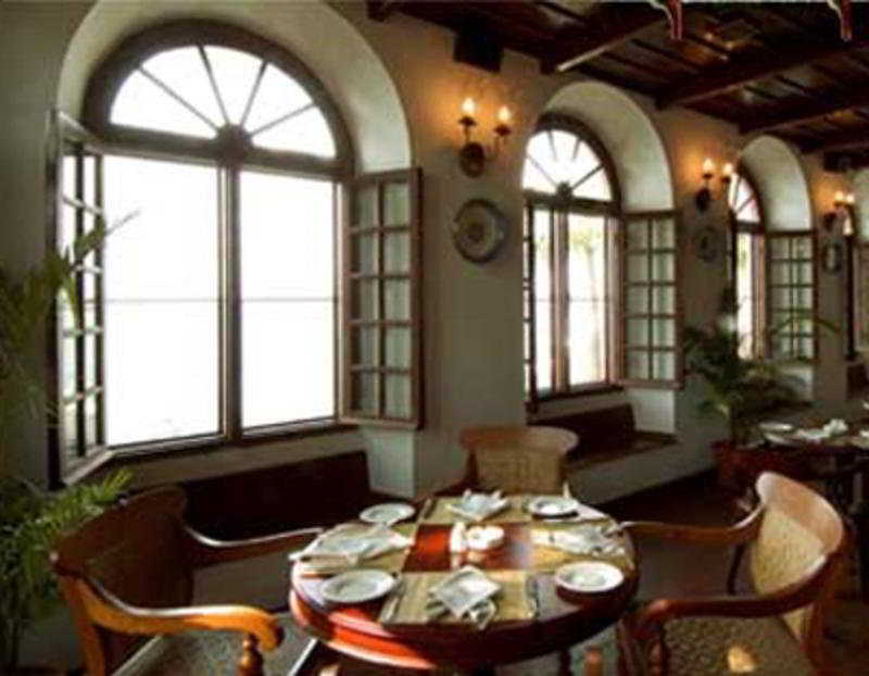 Hotel Brunton Boatyard - A Cgh Earth Experience Kochi Exterior foto